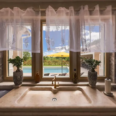 Rustic Jakob With Pool In Villa