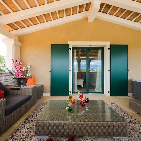 Rustic Jakob With Pool In Tinjan