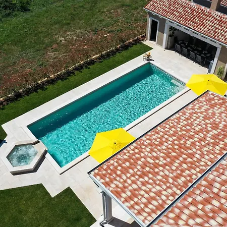 Rustic Jakob With Pool In * Tinjan