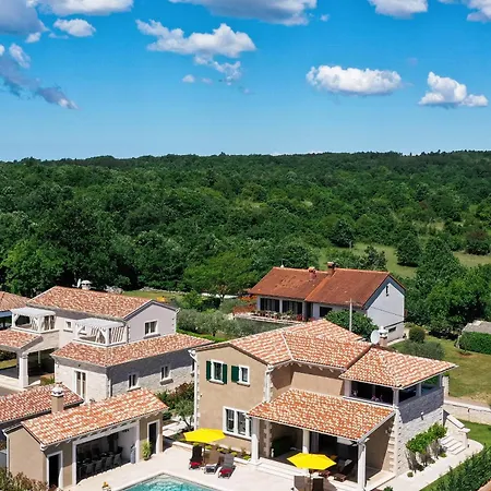 Rustic Jakob With Pool In Villa Tinjan