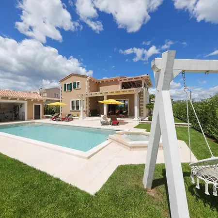 Villa Rustic Jakob With Pool In *