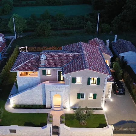 Villa Rustic Jakob With Pool In Tinjan