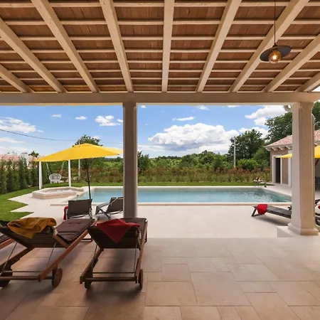 Rustic Jakob With Pool In Villa Tinjan