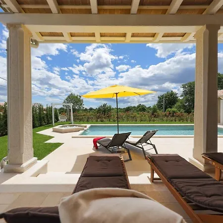 Rustic Jakob With Pool In *