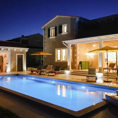 Rustic Jakob With Pool In